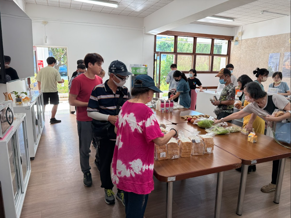 食享冰箱志工服務現場